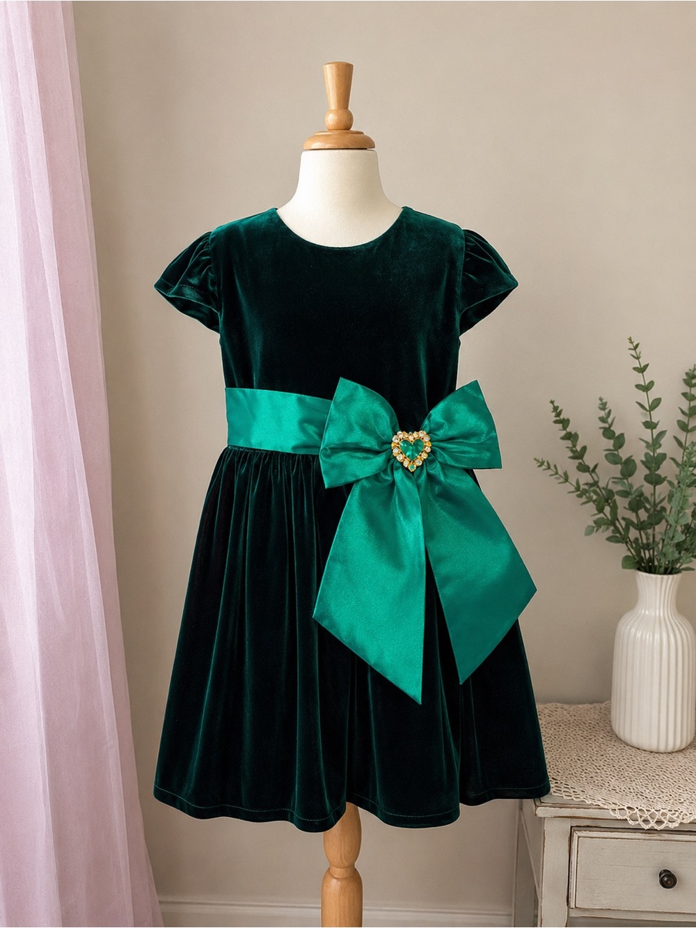 Vintage Size 5 Rare Editions Emerald Green Velvet Dress
